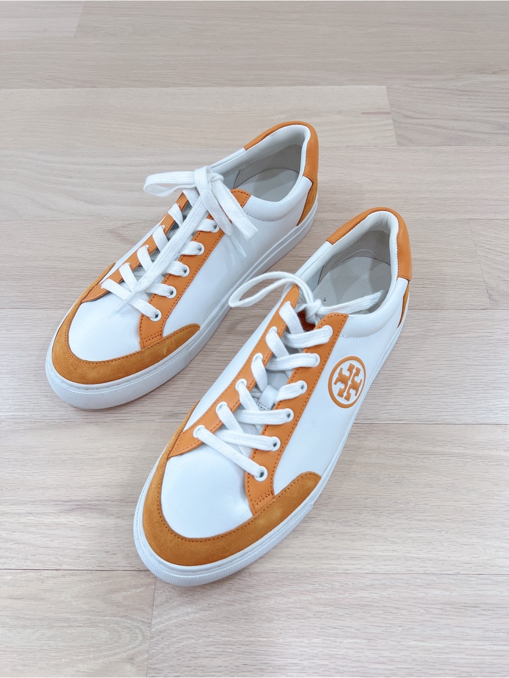 Tory Burch Color Block T Logo Leather Sneakers White Orange Women’s US 10.5 NWT - Picture 7 of 12